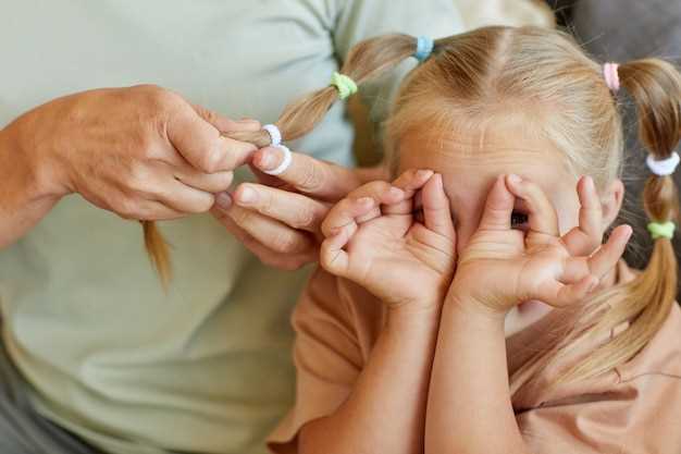 Как облегчить боль и лечить ухо у ребенка 2 года