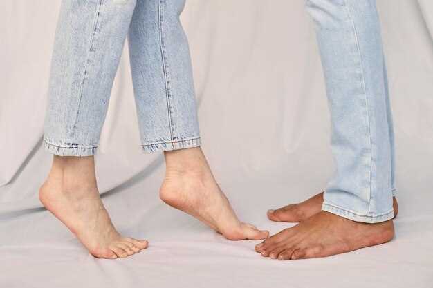 Слезит кожа между пальцами на ногах: причины