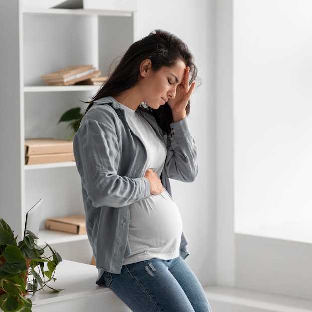 Почему у беременных женщин болит лобок?
